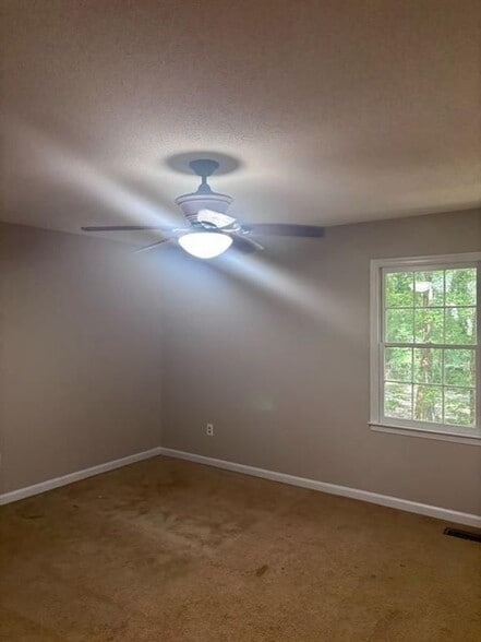 Building Photo - 1634 Kimble Dr SW