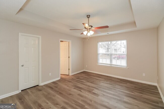 Building Photo - 1500 Logan Ln