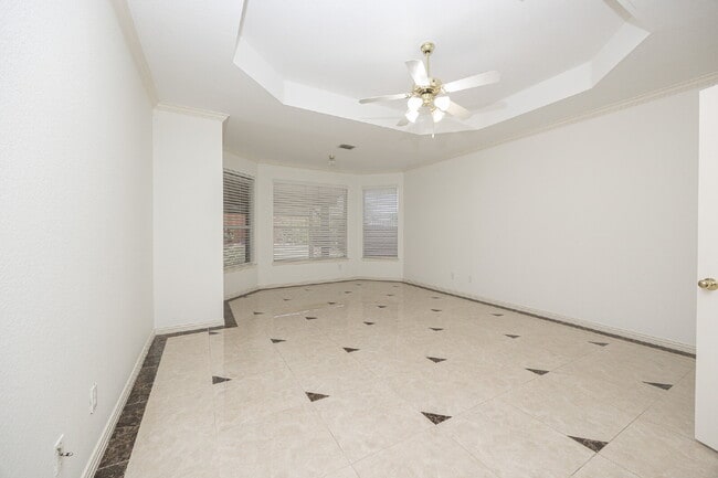 Building Photo - 10002 River Bend Dr