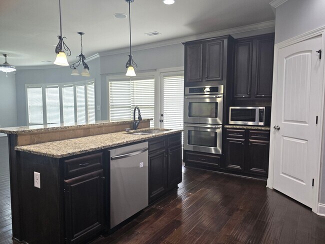 Building Photo - 8809 Crenshaw Dr