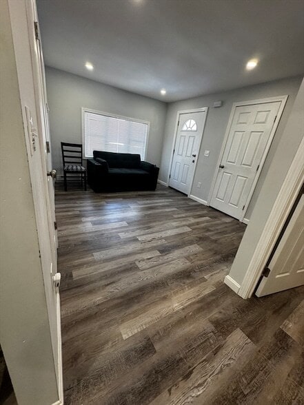 Building Photo - 8 Chamberlain Rd