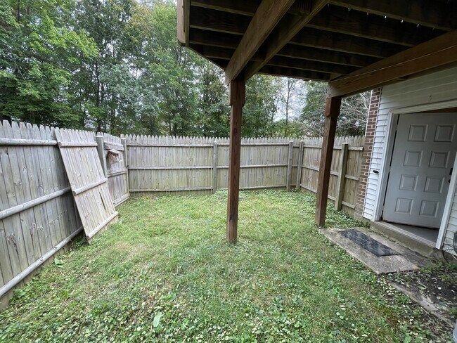Building Photo - 15039 Cherrywood Dr