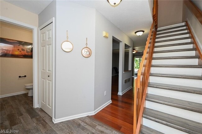Building Photo - 655 Almas Ct