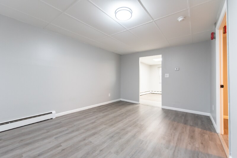 Building Photo - 656 N Main St