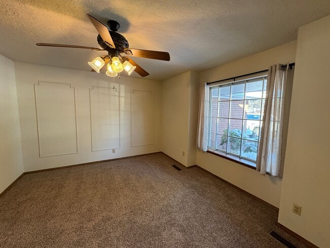 Building Photo - 3 bed, 2 bath, 2 car with 2 extra living spaces and new appliances, paint and carpet! Located clo...