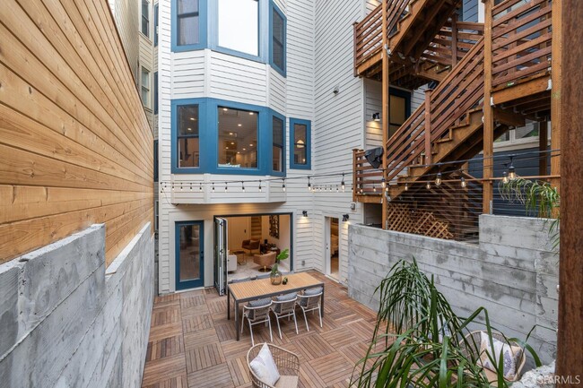 Building Photo - 113 Pierce St
