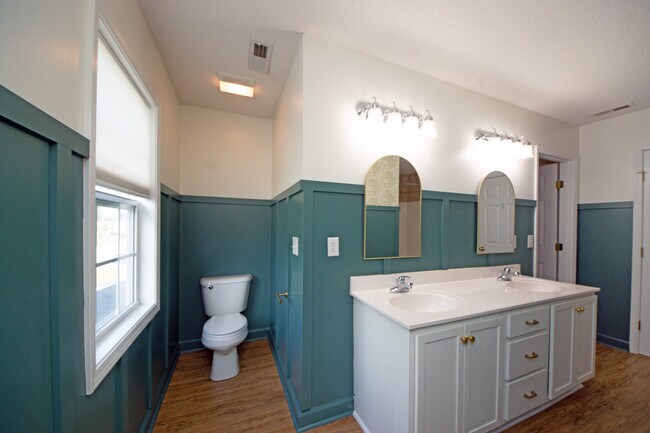 Building Photo - 1112 Huff Dr