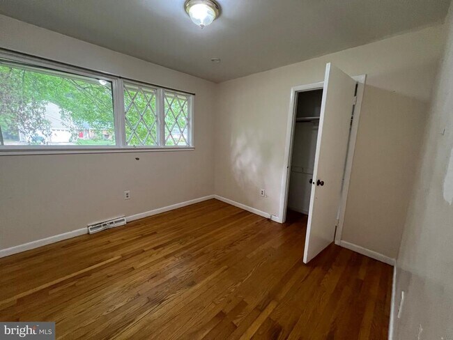Building Photo - 8716 McNair Dr
