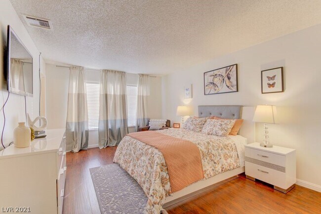 Building Photo - 6261 W La Palma Pkwy