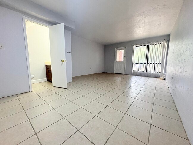 Building Photo - 1007 Sutor Rd