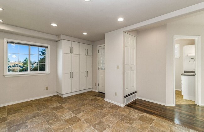 Building Photo - Historic Charm in the Heart of Snohomish