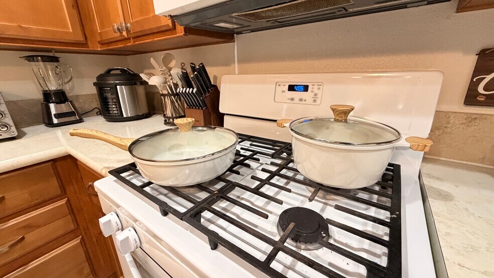 Building Photo - 1001 E Owens