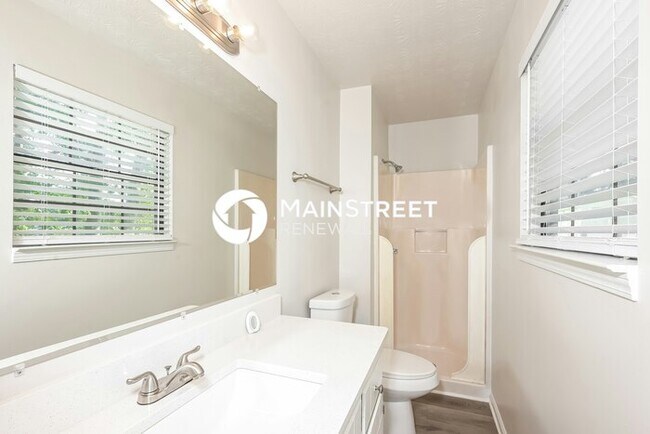 Building Photo - 3 Bedroom Pet-Friendly Home in RIVERDALE, ...