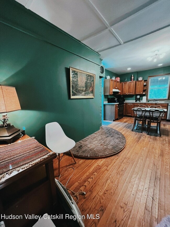 Building Photo - 6 Penrose Park