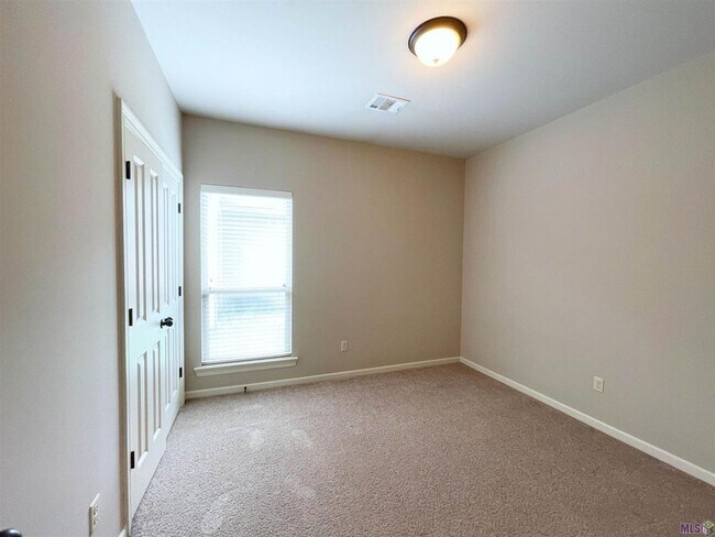 Building Photo - 1695 El Tigre Dr