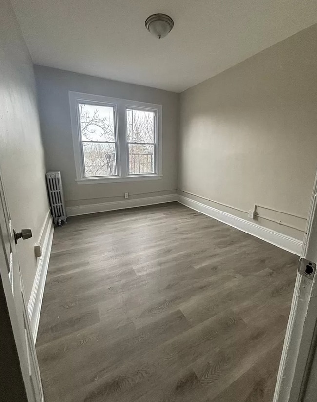 Building Photo - 190 1st St