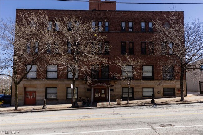 Building Photo - 1133 W 9th St