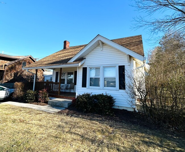 Building Photo - Charming home in Blacksburg