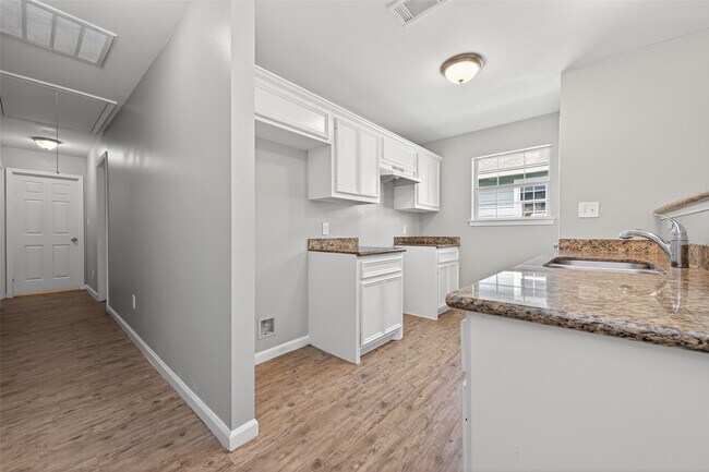 Building Photo - 7511 Dyer St