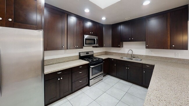 Building Photo - 7BD/3BA, Big Driveway!!