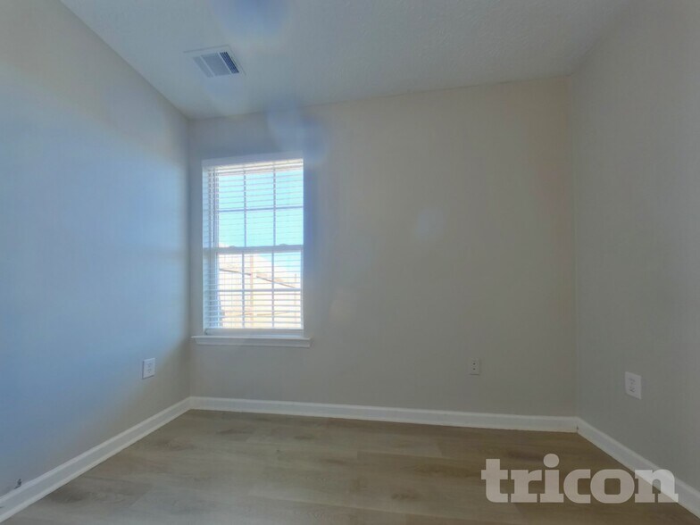 Building Photo - 98 Pin Oak Ct