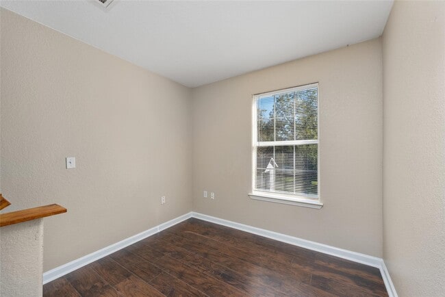 Building Photo - 1728 Connorvale Rd
