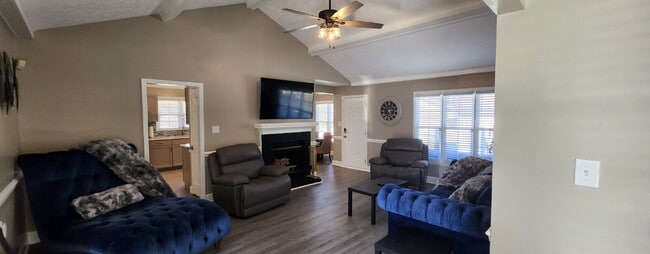 Building Photo - 258 Kenwood Dr