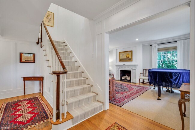 Building Photo - 4 br, 3.5 bath House - 44 E 45th St