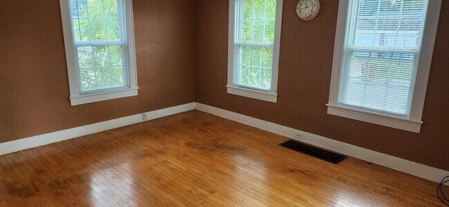 Living Room - 2101 Ellis St