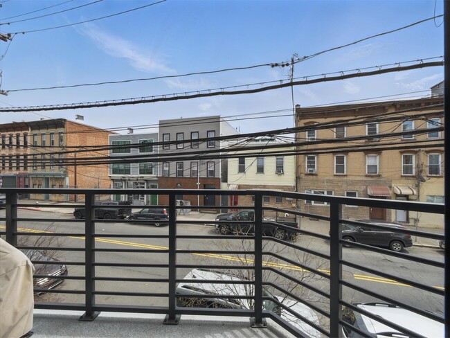 Building Photo - 391 Palisade Ave
