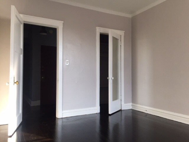 Building Photo - 5131 S Ingleside Ave