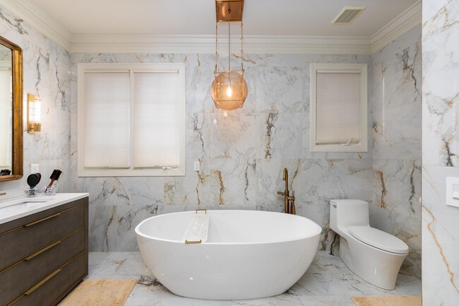 Building Photo - 16646 Brooklane Blvd