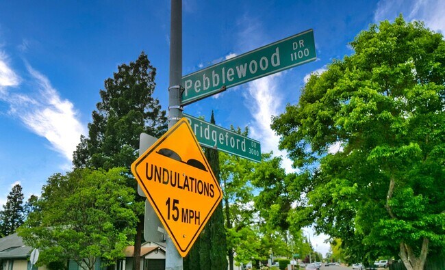 Building Photo - Cozy 2bed 1 bath South Natomas home availa...