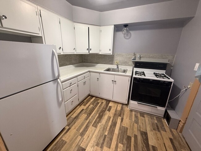 Building Photo - 426 1st St NW