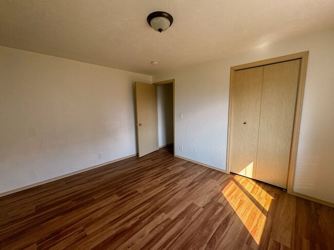 Building Photo - 824eri