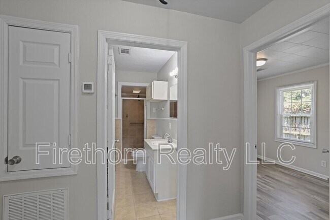 Building Photo - 2528 Luz Dr
