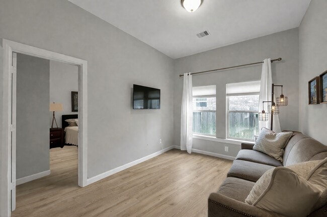 Building Photo - 31507 Reston Cliff Ct
