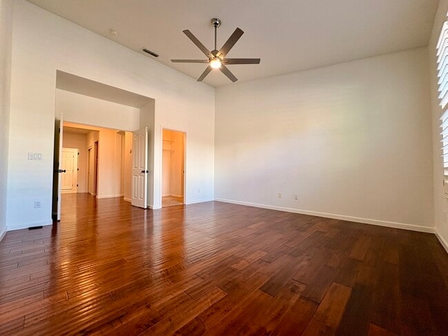 Building Photo - Beautiful 4 Bedroom with a large Pool! Located in Roseville close to a park!