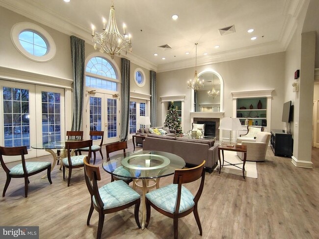 Building Photo - 1641 International Dr