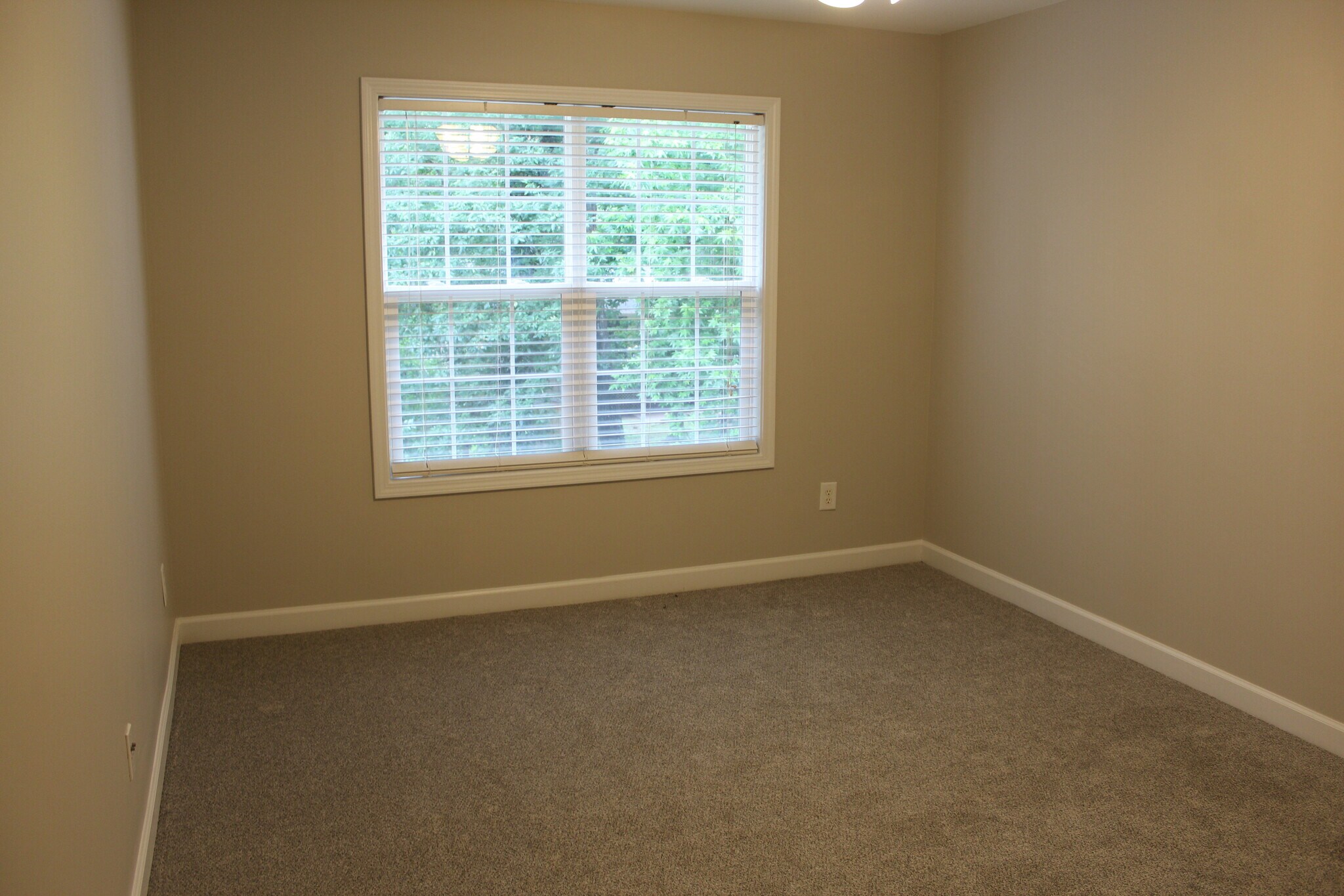 Building Photo - 749 Swan Neck Ln