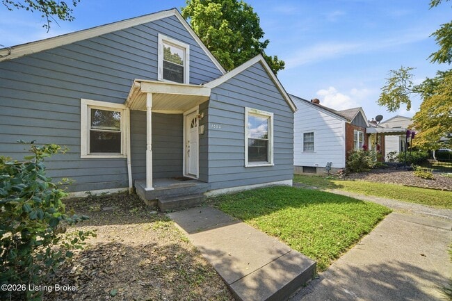 Building Photo - 1050 Oakwood Ave