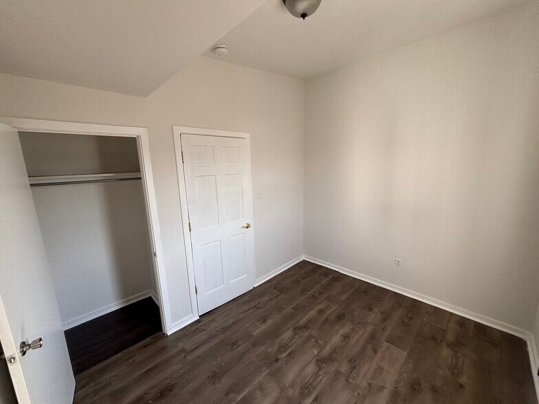 Building Photo - 1918 W Diamond St