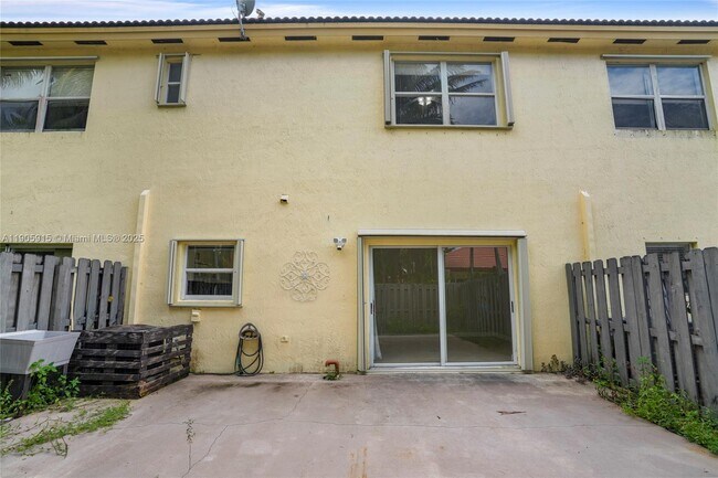 Building Photo - 4129 NE 26th St