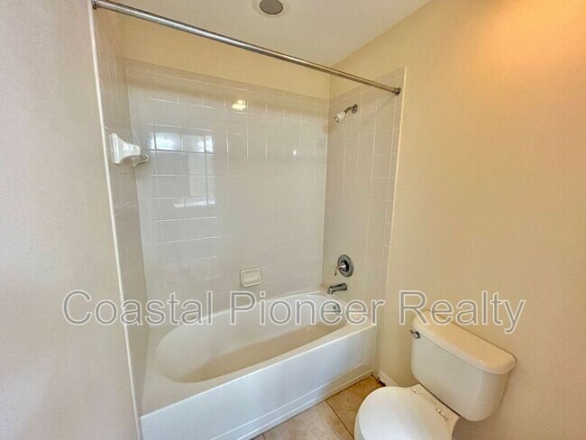 Building Photo - 2123 Roanoke Springs Dr