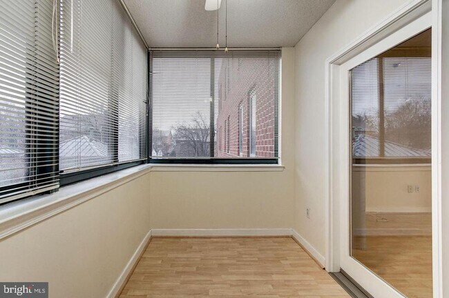 Building Photo - 1050 N Taylor St