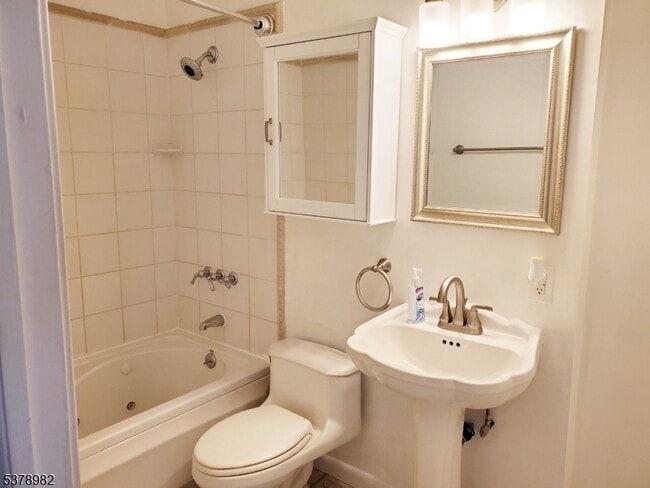 Building Photo - 15286 Aspen Ct