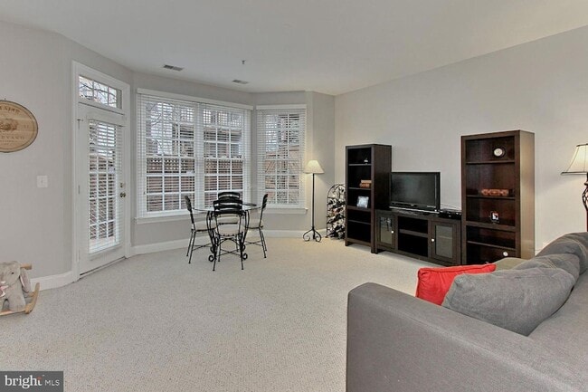 Building Photo - 5238 Bessley Pl