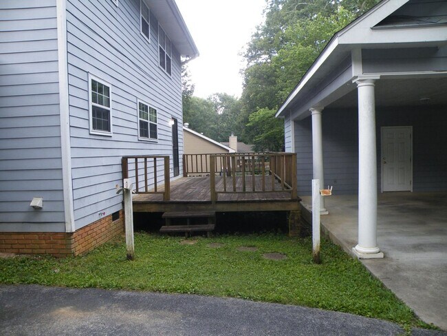 Building Photo - 3 bedroom Signal Mountain Home!