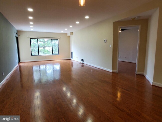 Building Photo - 6050 California Cir