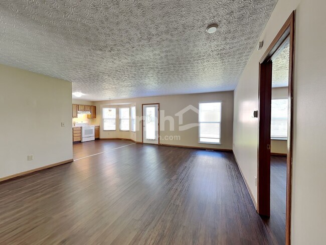 Building Photo - 1960 Queens Meadow Ln